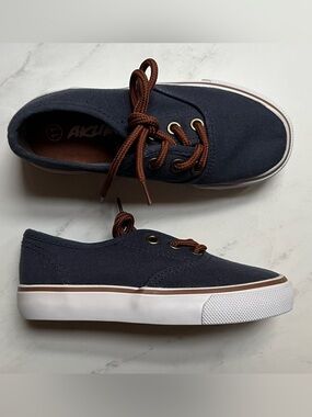 Akuma • 11 • Boy’s Navy Canvas Lace Up Shoes Sneakers